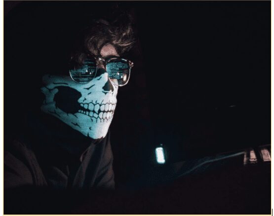 Seguro cibernético: a diferença entre hackers x crackers